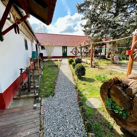 Alma Hof Vendeghaz *