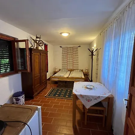 Alma Hof Vendeghaz Appartement