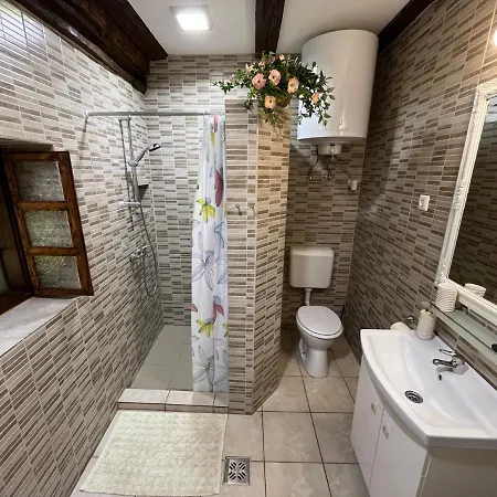 Alma Hof Vendeghaz Apartment