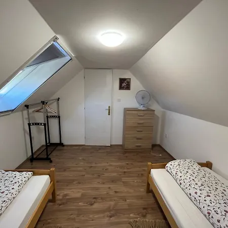 Apartment Alma Hof Vendeghaz *