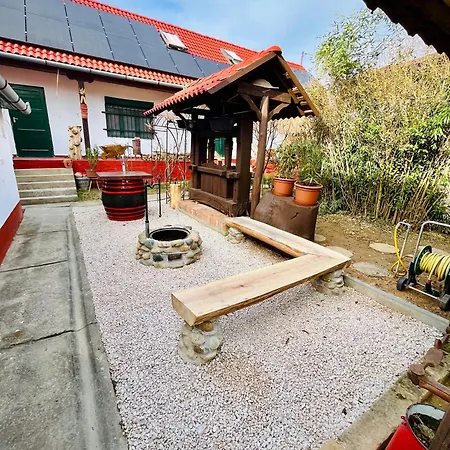 Alma Hof Vendeghaz *
