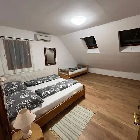 Alma Hof Vendeghaz Apartment