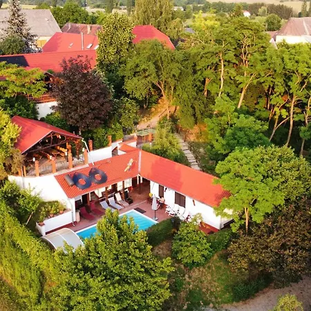 Appartement Alma Hof Vendeghaz